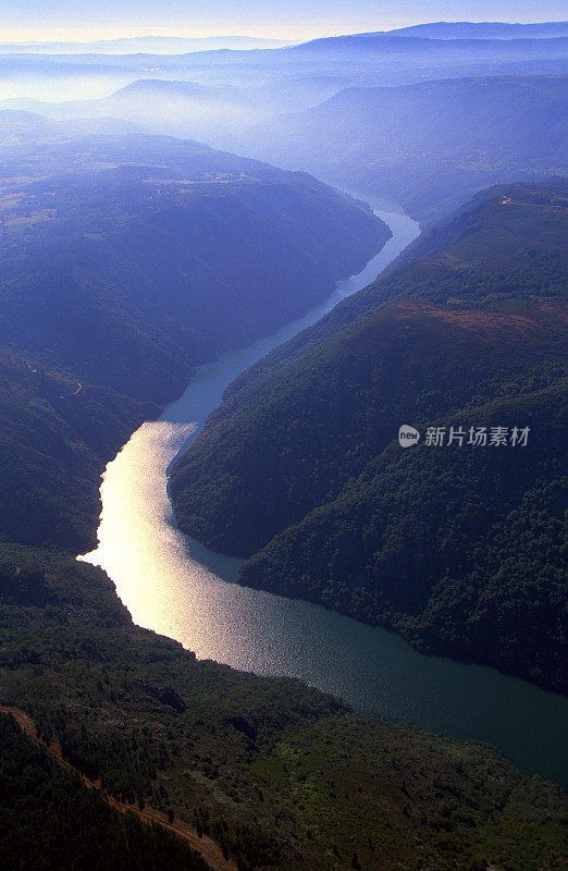 西班牙加利西亚的里贝拉萨克拉的Sil river峡谷